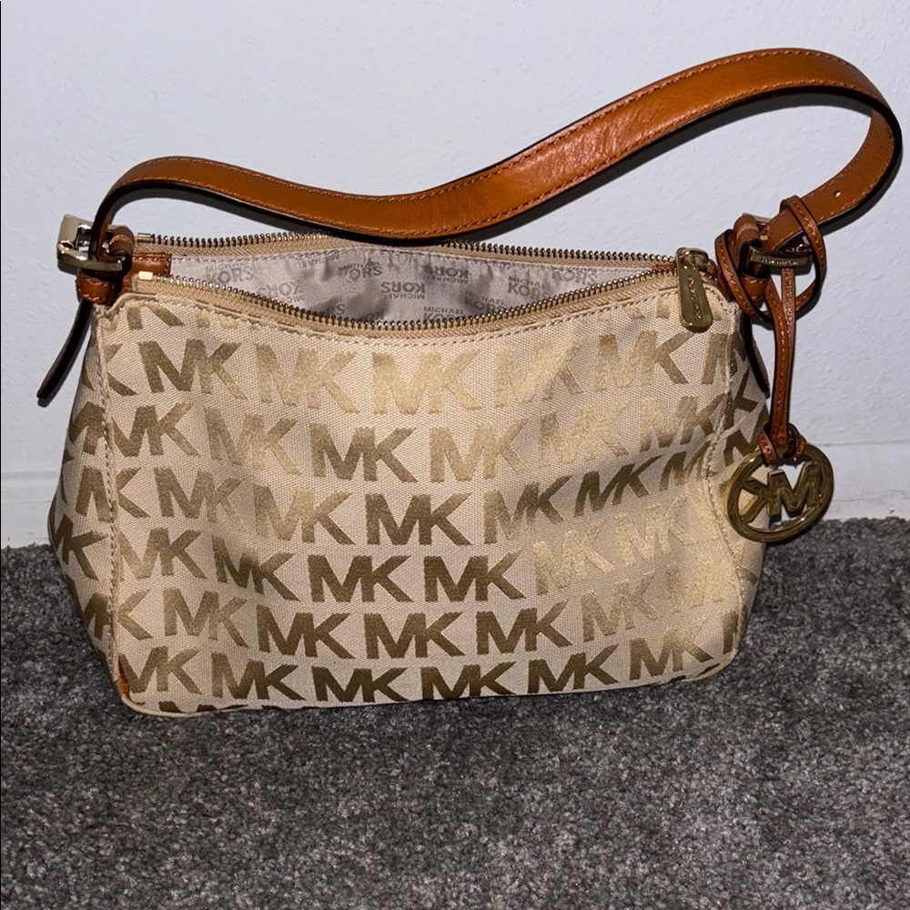 Michael Kors Tan Shoulder Bag with Signature Style